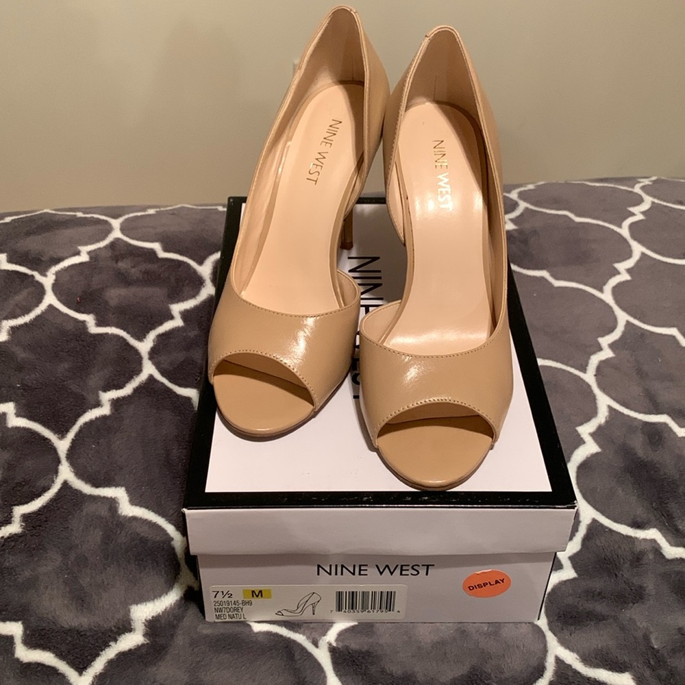 Ladies dress shoe